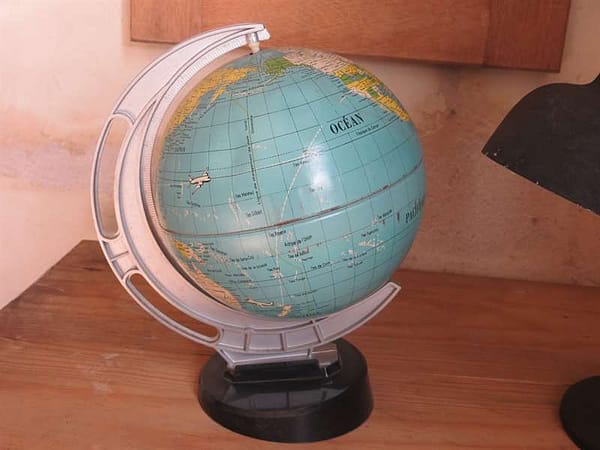Globe terrestre ancien