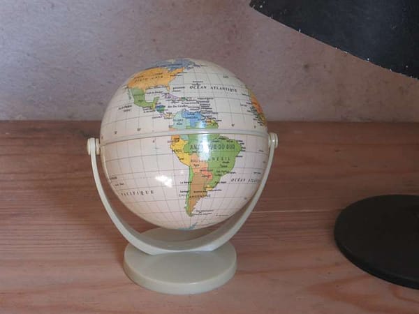 Globe terrestre ancien